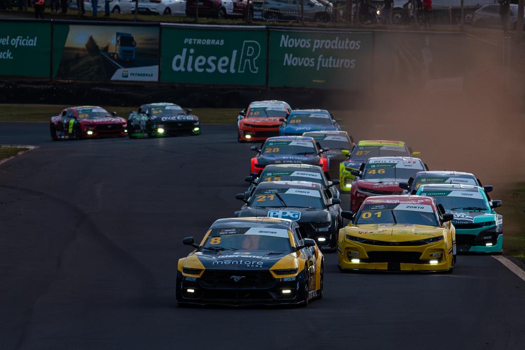 Pole, vitória no primeiro estágio e quebra mecânica marcam a disputa de Alfredinho Ibiapina na Night Challenge NASCAR Brasil