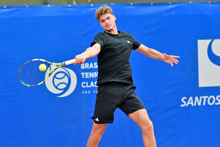 Pavlos Tsitsipas, irmão mais novo de Stefanos, estreia amanhã no M25 de São Paulo