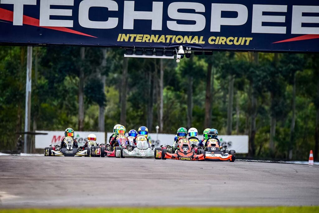 Felipe Saddi faz história e conquista título Sul-Americano de Kart aos 8 anos