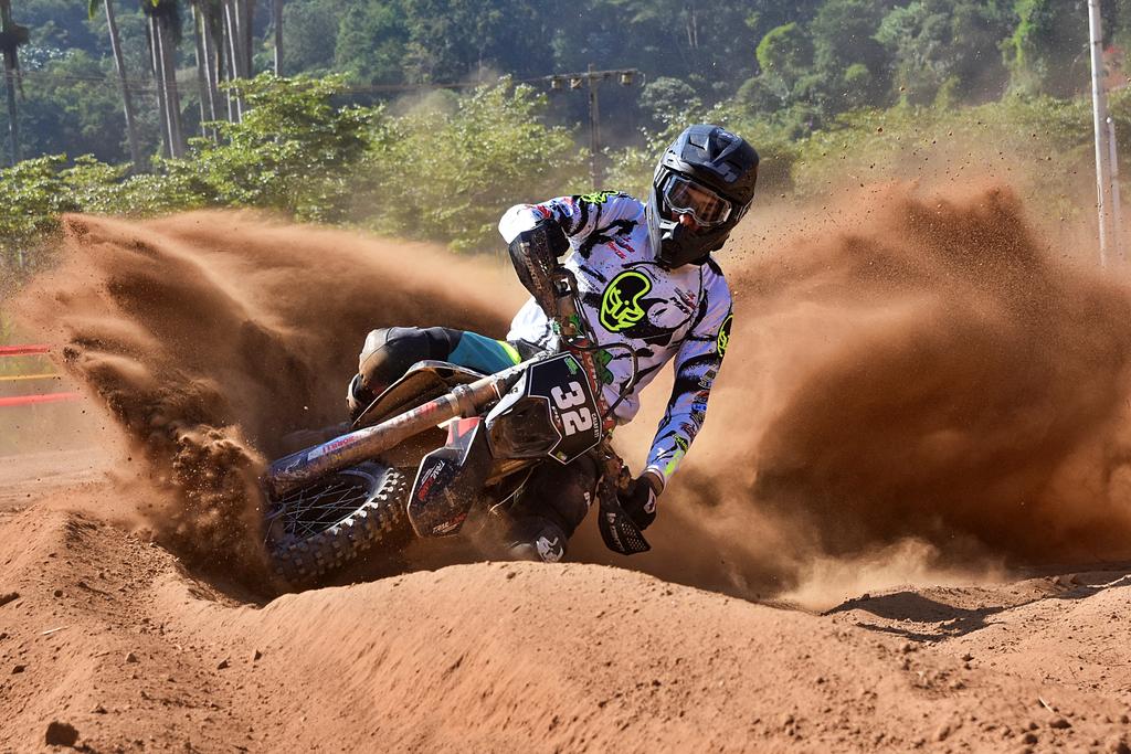 Melhores pilotos do país disputam neste fim de semana mais uma etapa do Brasileiro de Enduro em Reserva (PR)