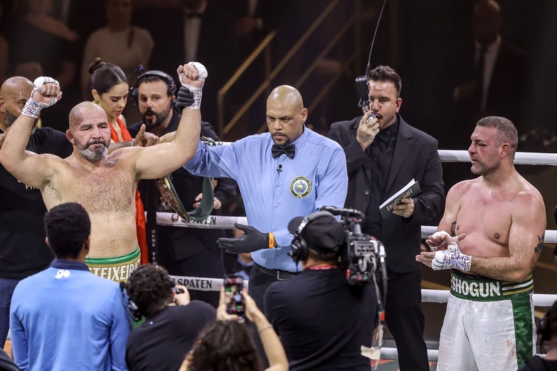 Glover Teixeira supera Maurício Shogun em noite histórica no Pacaembu