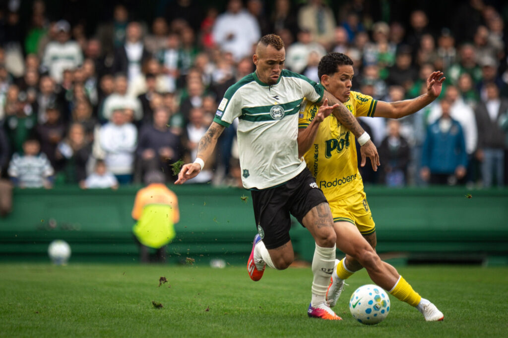 Coritiba cede virada ao Mirassol e sofre mais uma derrota no Couto Pereira
